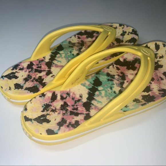 CROCS  Sandals‎ Women's Size 6 US Yellow Multicolour Tie-Dye Crocband Flip-Flops - Picture 6 of 10